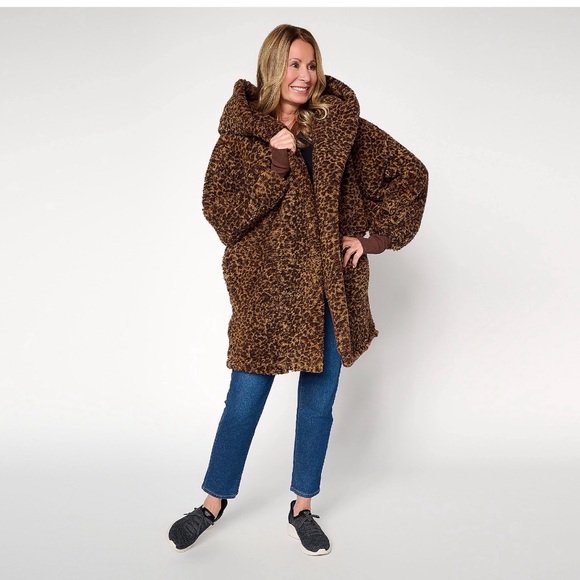 Jill Martin Jackets & Blazers - Jill Martin Oversized Sherpa Embroidered Hooded Lounger NWOT